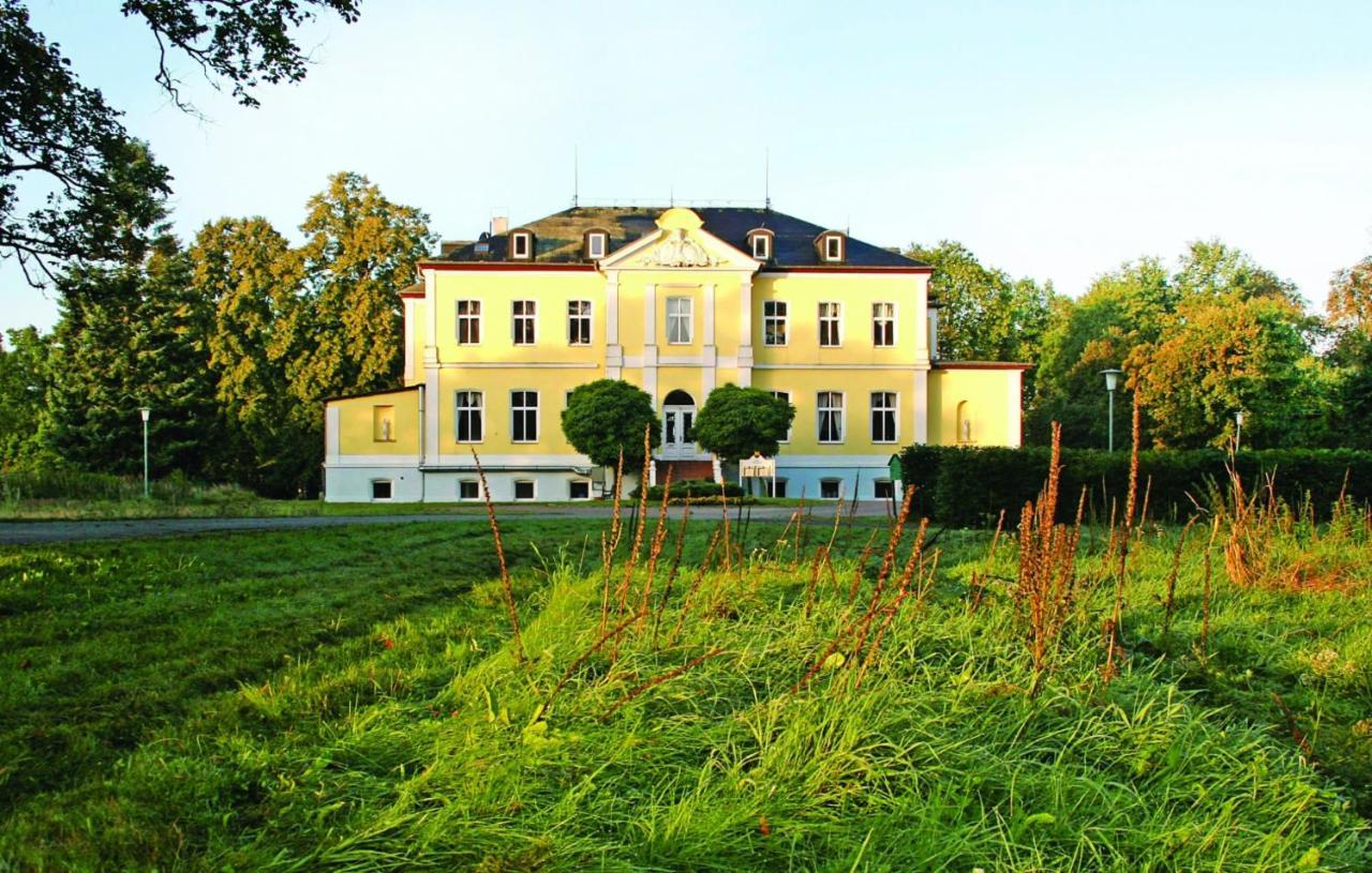 Schloss Schmuggerow Exterior foto